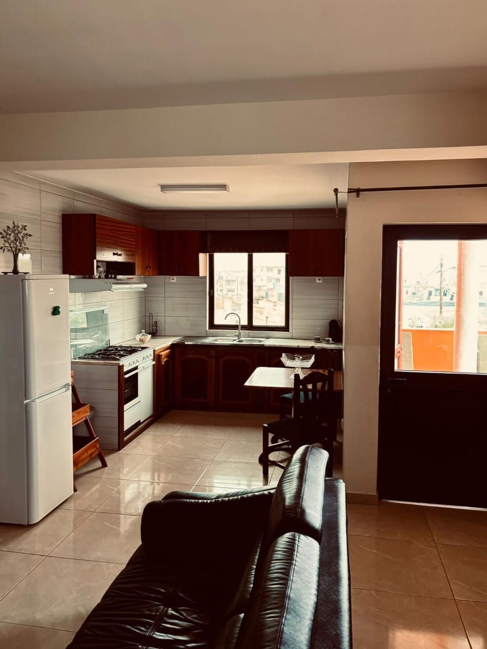 Kitchen or kitchenette, Seating area, Dining area