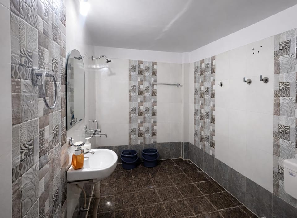 Shower, Bathroom, towels