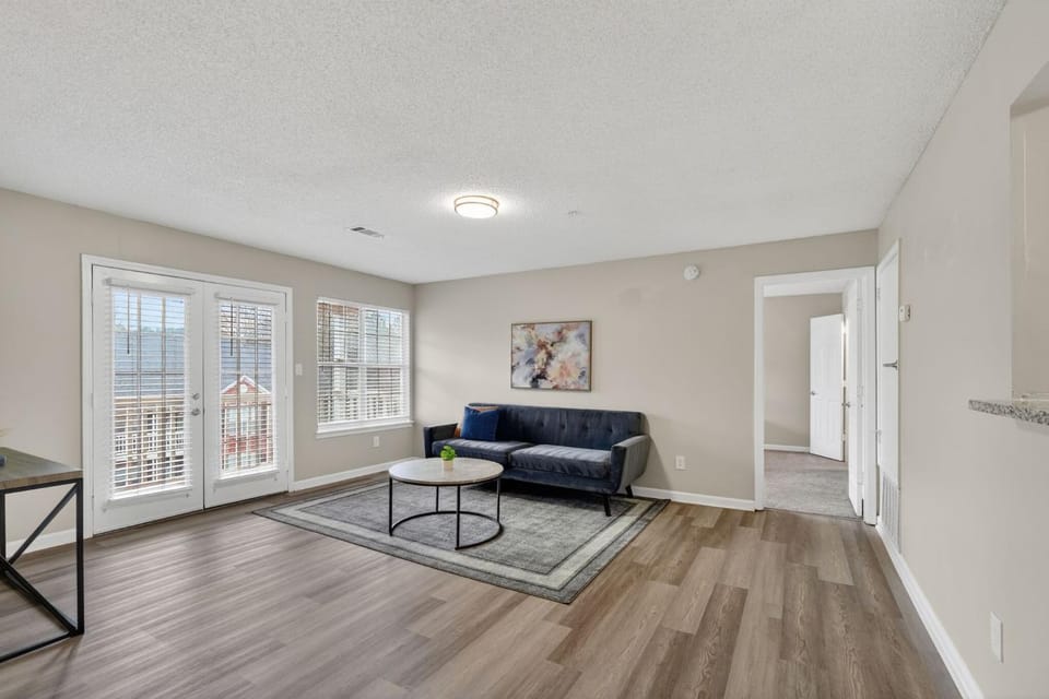 Comfy stay with patio and laundry near Atlanta Apartment in Stockbridge