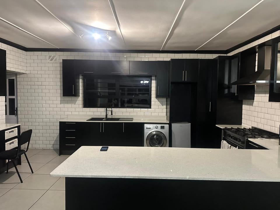 Kitchen or kitchenette, Kitchen or kitchenette, oven, stove