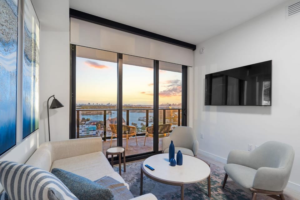 TV and multimedia, View (from property/room), Balcony/Terrace, Living room, Seating area