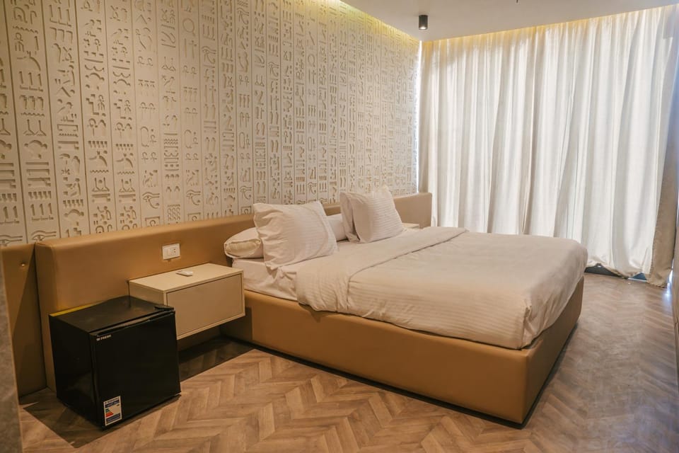 Photo of the whole room, Bedroom