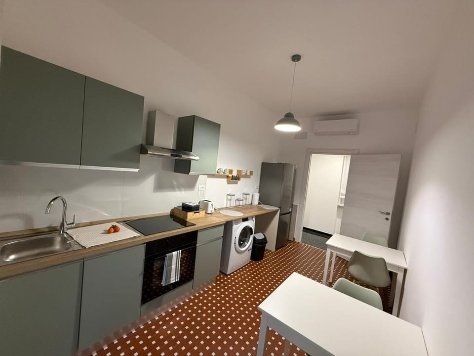 Kitchen or kitchenette, Dining area, oven, stove