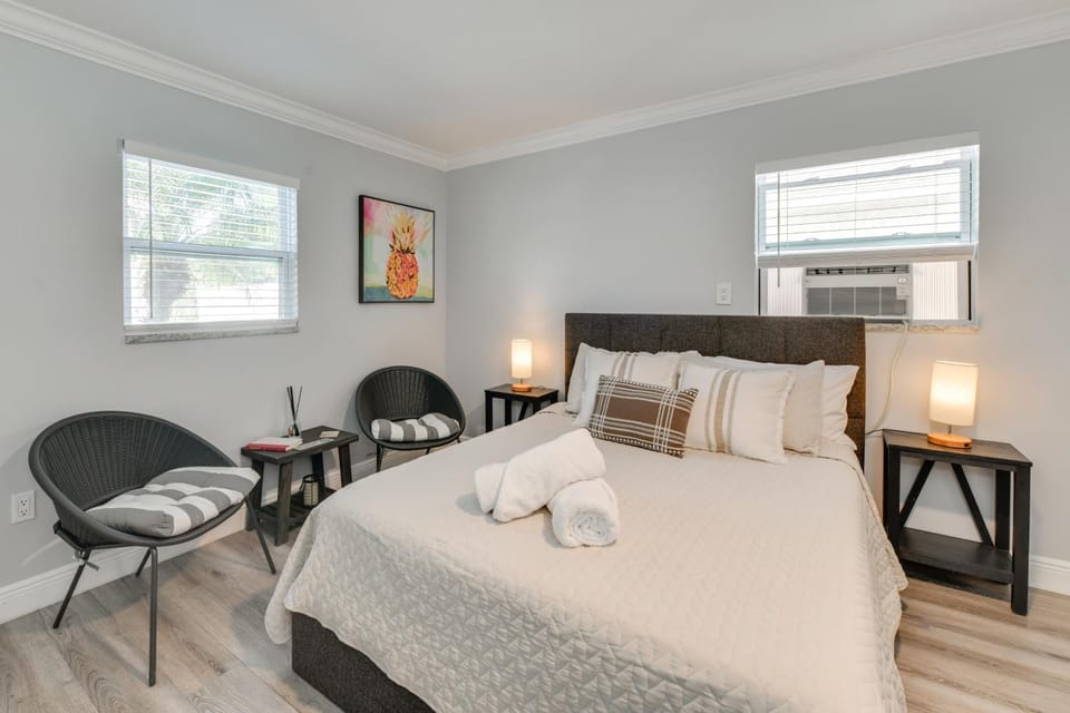 2 Mi to Bayfront Park: Charming Couple's Getaway Apartment in Sarasota