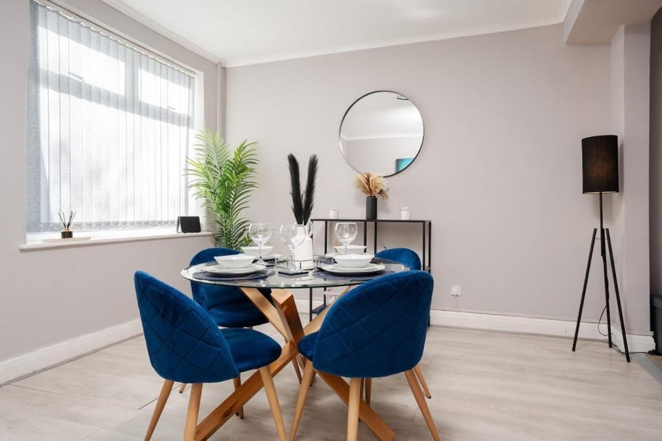 Stunning 2BR House in Manchester near Etihad and Coop Arena House in Manchester