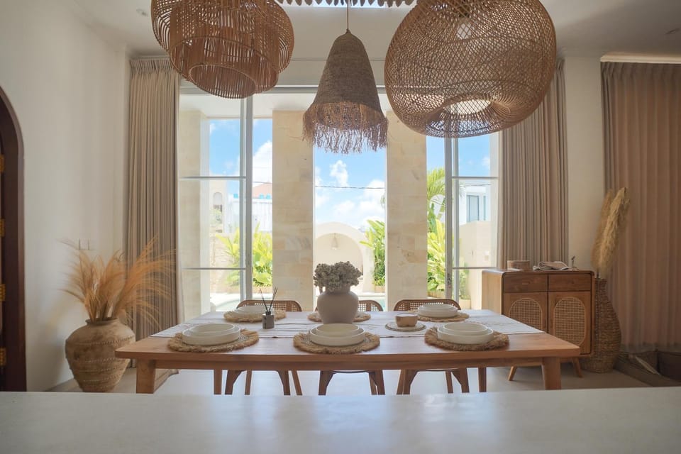 Seating area, Dining area
