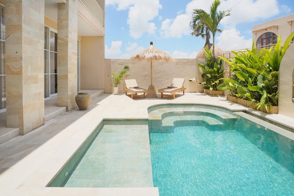 Swimming pool, sunbed