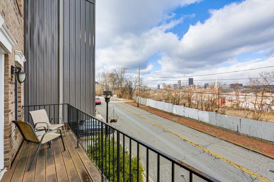 2 Mi to Market Sq! Row House w/ Dedicated Office House in Pittsburgh
