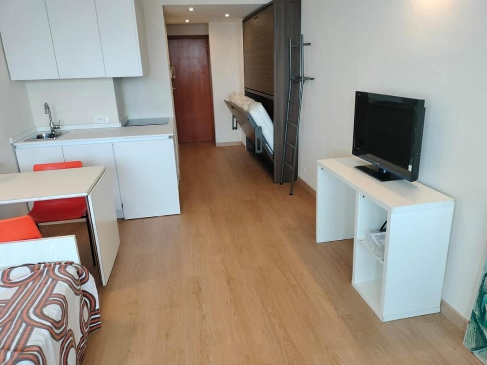 Bed, TV and multimedia, Kitchen or kitchenette, Bedroom