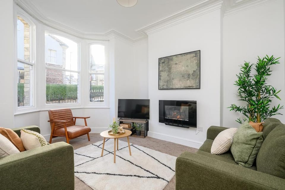 TV and multimedia, Living room, Seating area, flat iron