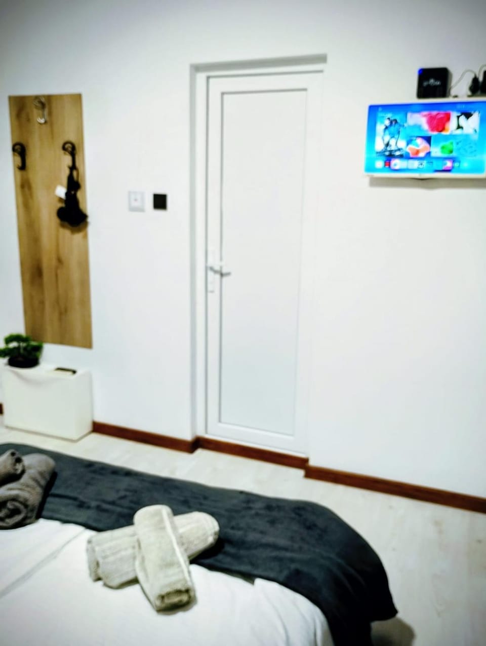 Bed, Casino, TV and multimedia, Kitchen or kitchenette, Animals, Supermarket/grocery shop, bunk bed, Parking, ATM, flat iron, hair dryier, towels, wardrobe, washing machine, air conditioner