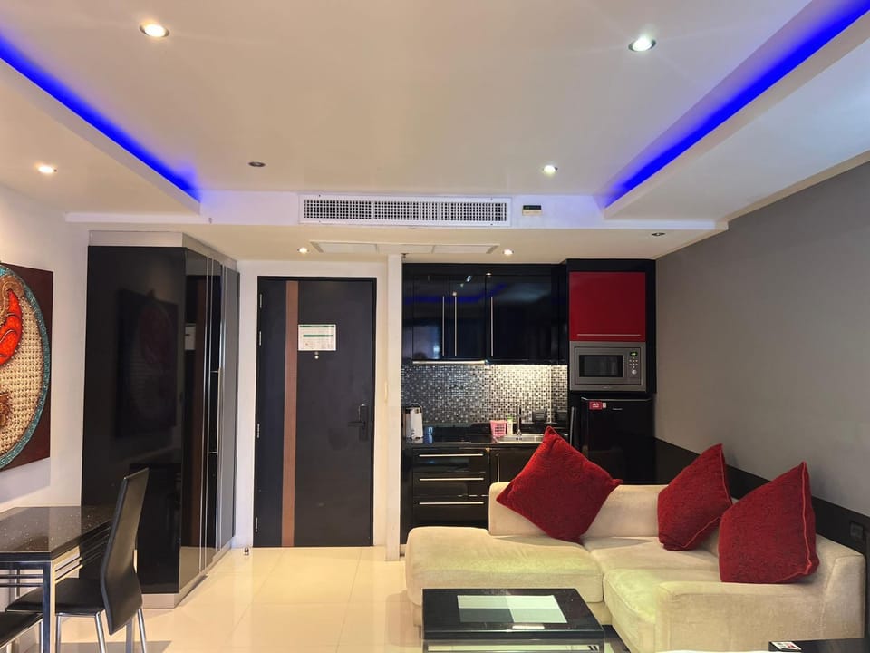 Kitchen or kitchenette, Living room