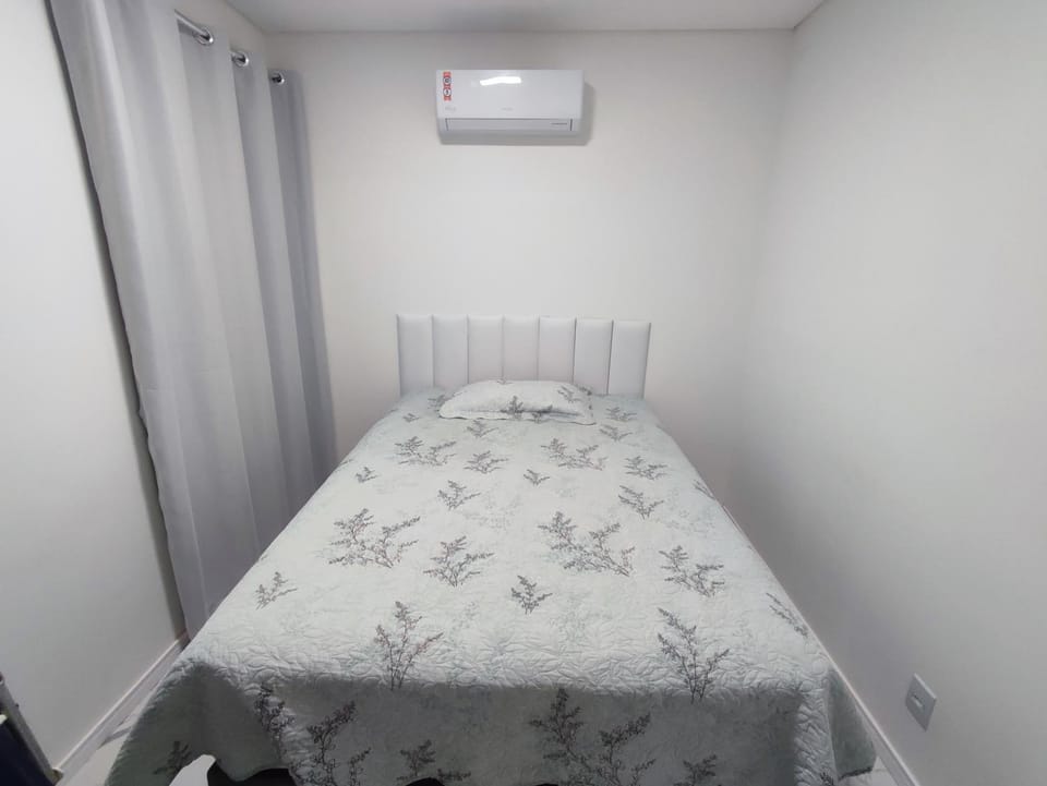 Bed, Bedroom, air conditioner