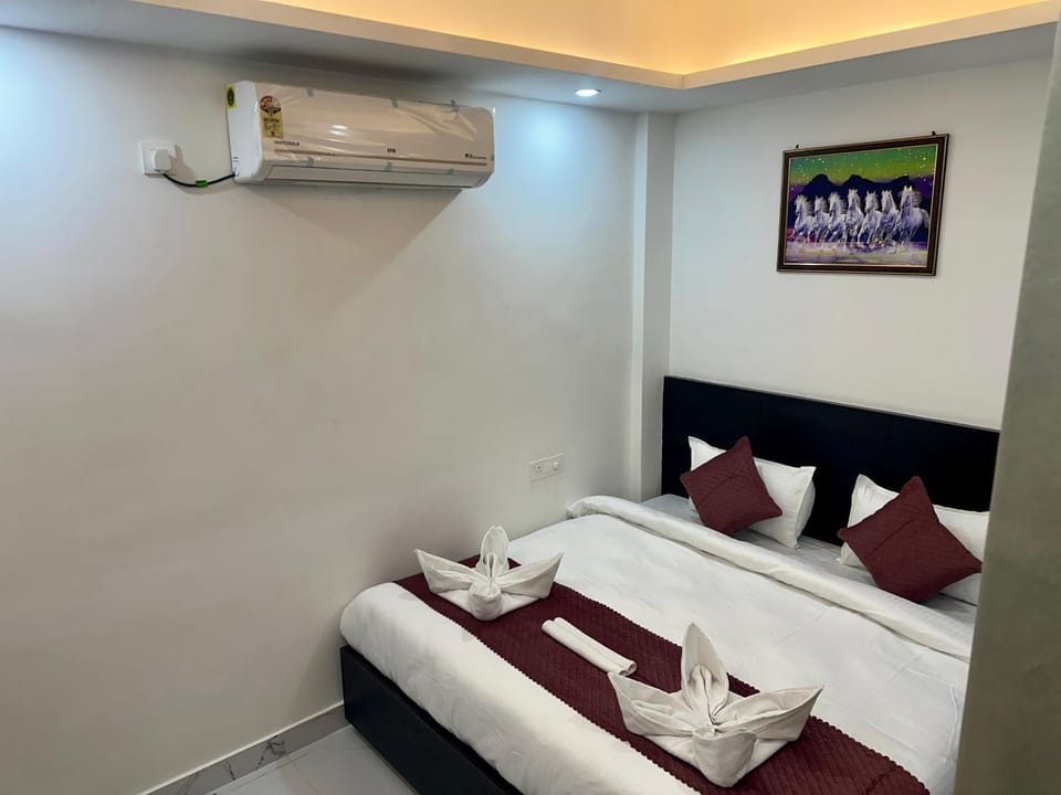 Bed, TV and multimedia, Photo of the whole room, Bedroom, internet, towels, air conditioner