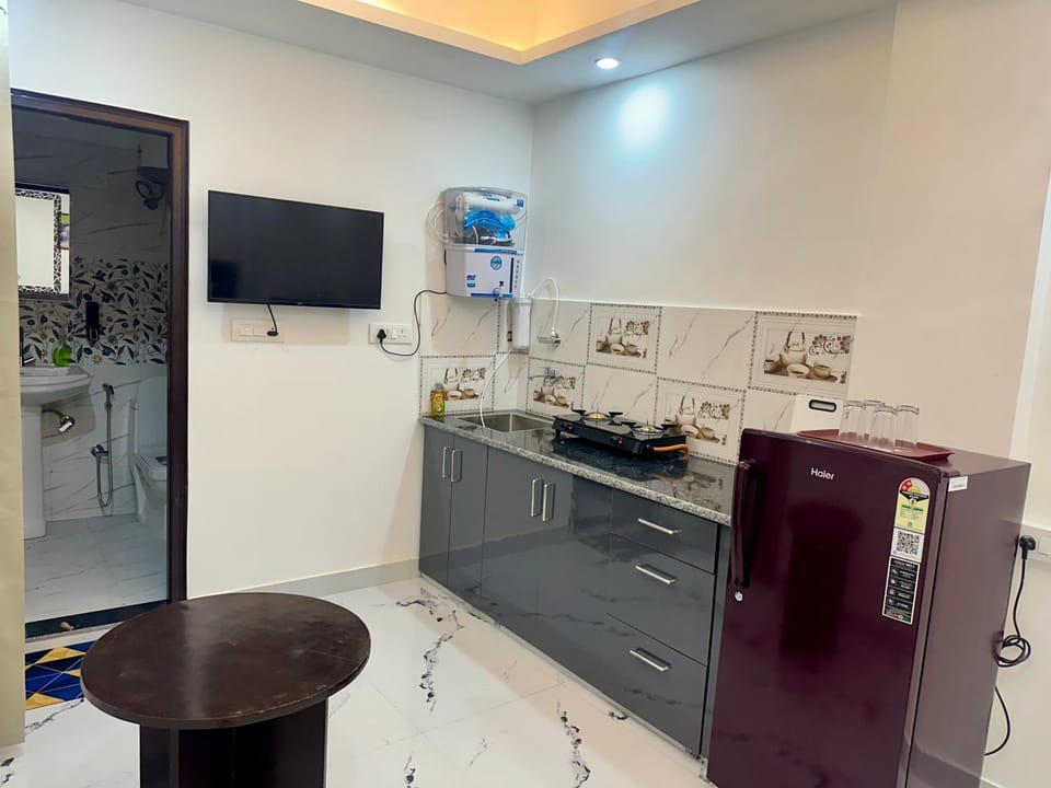 TV and multimedia, Kitchen or kitchenette, stove, kitchen