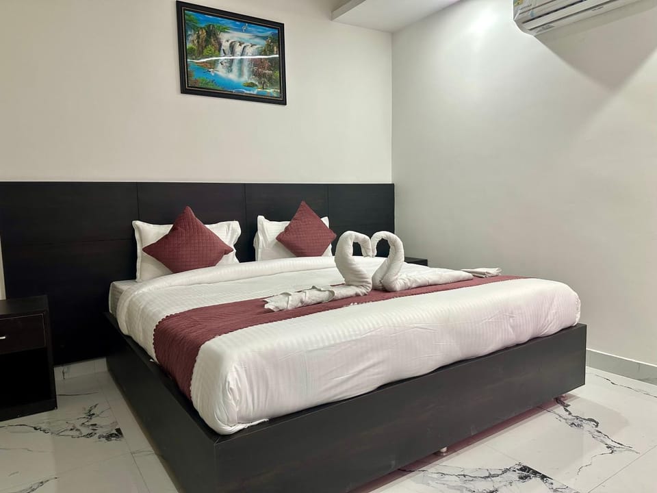 Bed, Photo of the whole room, Bedroom, air conditioner