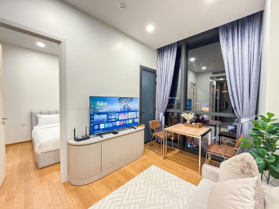 Communal lounge/ TV room, Bed, TV and multimedia, Living room, Bedroom
