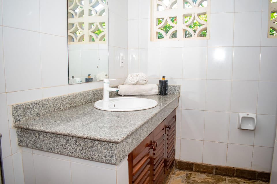 Swahili villa-pool and garden Villa in Diani Beach
