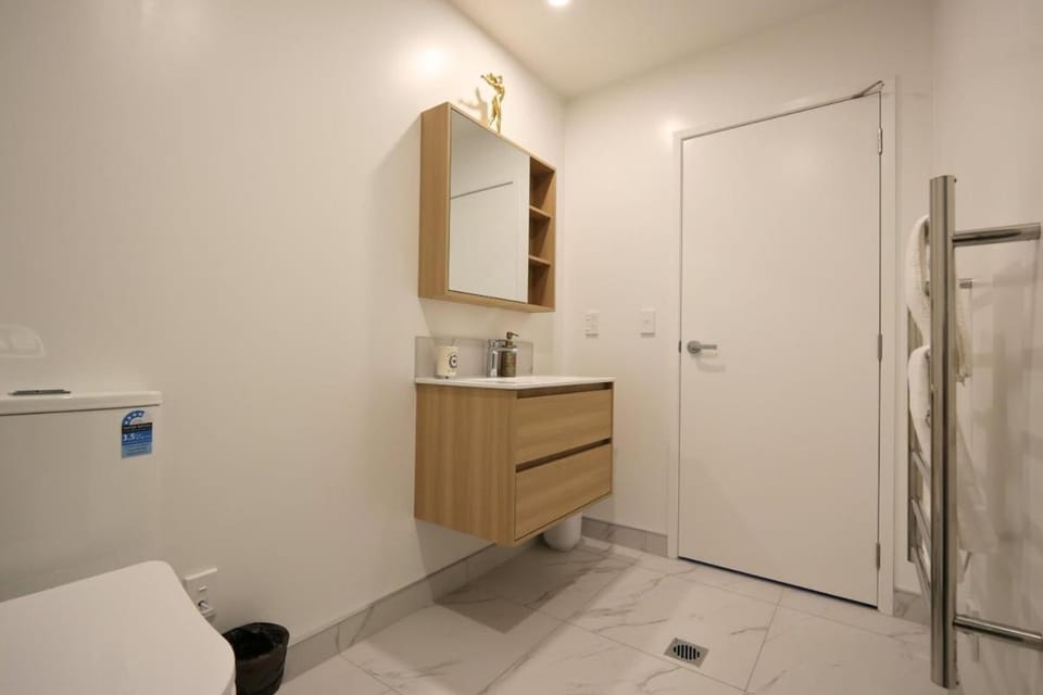 Bright 2BR House Steps Away from Te Kaha Stadium House in Christchurch