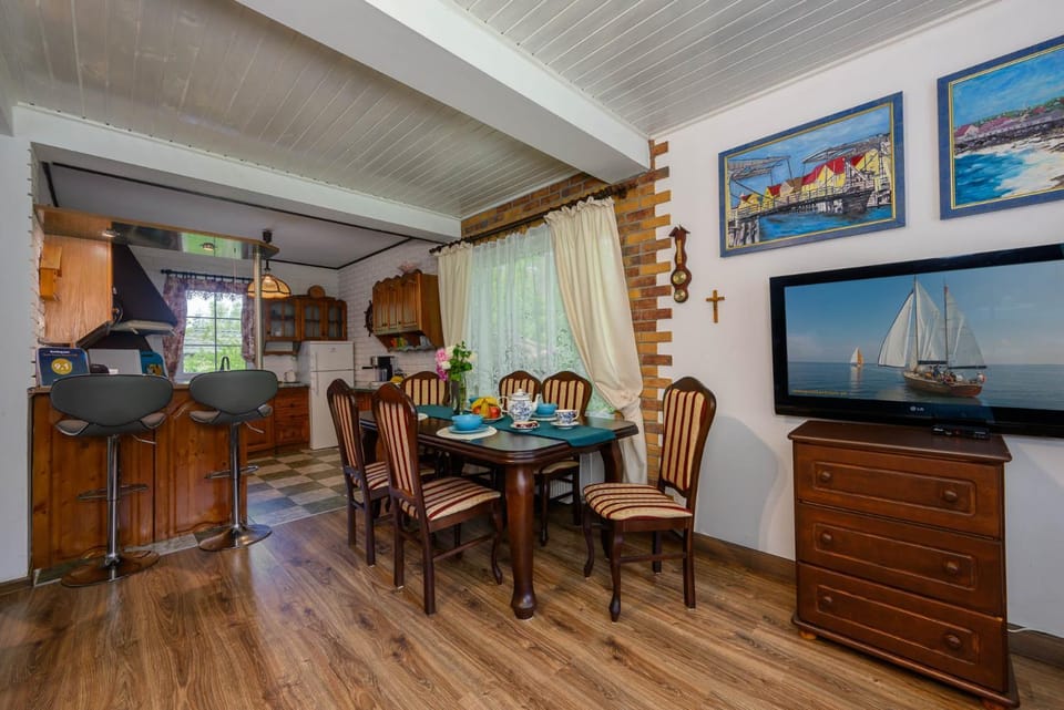 Communal lounge/ TV room, Living room, Dining area