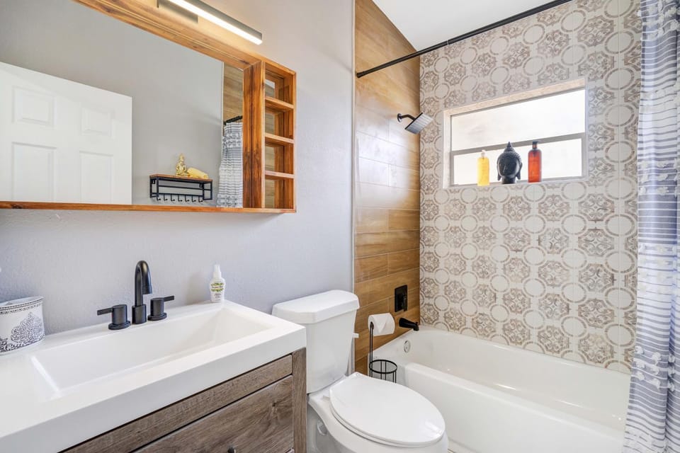 Shower, Toilet, Bathroom, Bath, towels