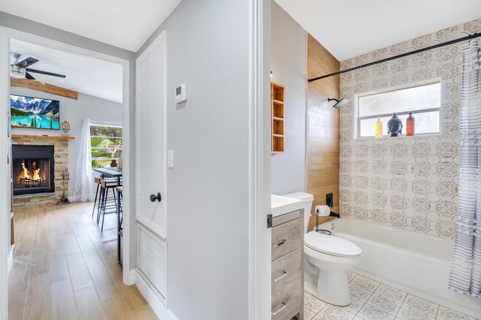 Shower, Toilet, Bathroom, Bath, towels