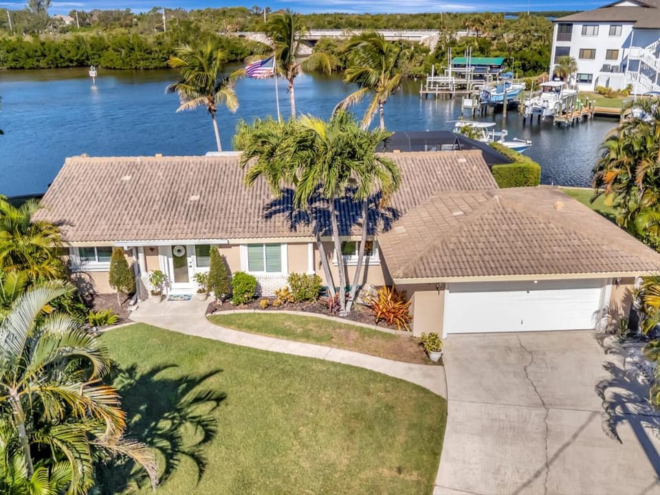 Property building, Natural landscape, Bird's eye view, Lake view