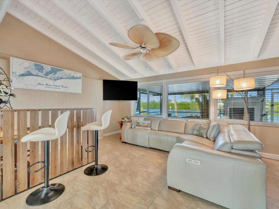 Communal lounge/ TV room, TV and multimedia, Living room, Seating area