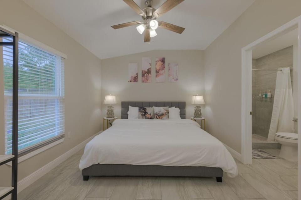 Private Studio near parks and Downtown House in Azalea Park