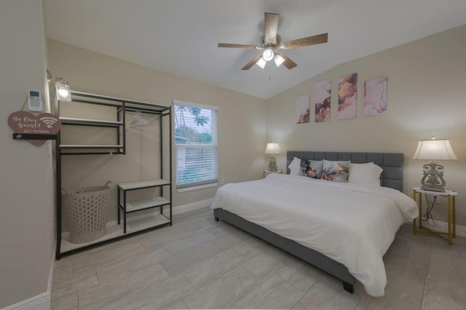 Private Studio near parks and Downtown House in Azalea Park