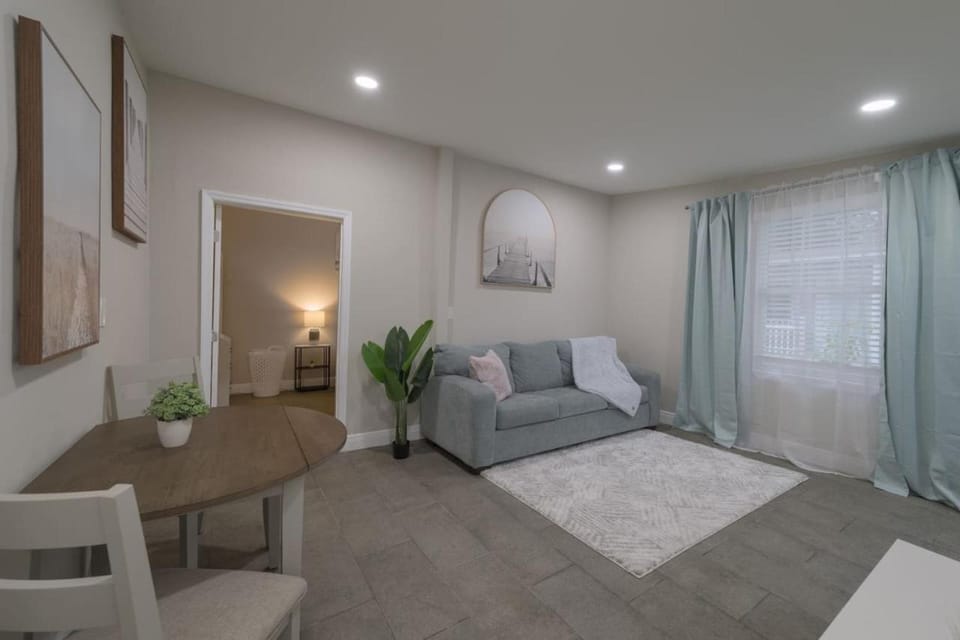 Comfortable 1 bedroom home House in Azalea Park