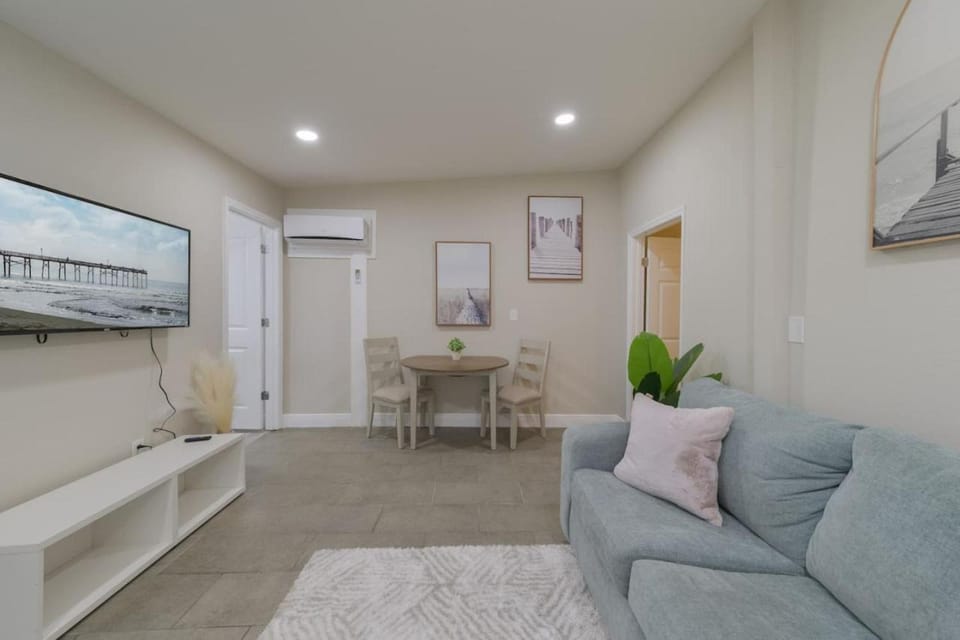 Comfortable 1 bedroom home House in Azalea Park