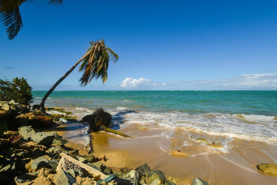 Beachfront Bliss: Pool & Rooftop Lounge in Loíza House in Puerto Rico