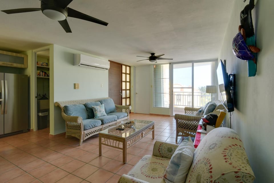 Beachfront Bliss: Pool & Rooftop Lounge in Loíza House in Puerto Rico