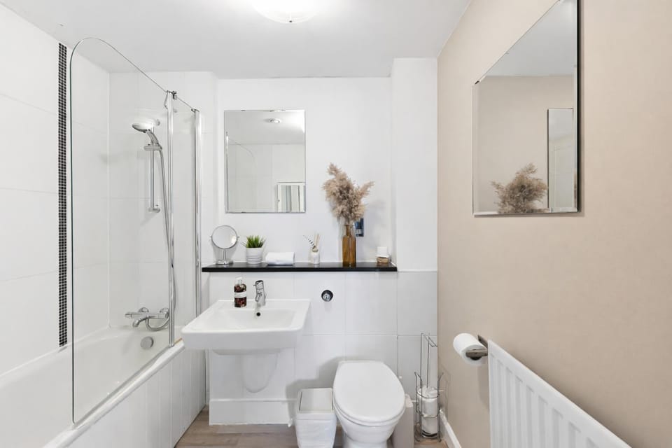 Shower, Toilet, Bathroom, Bath