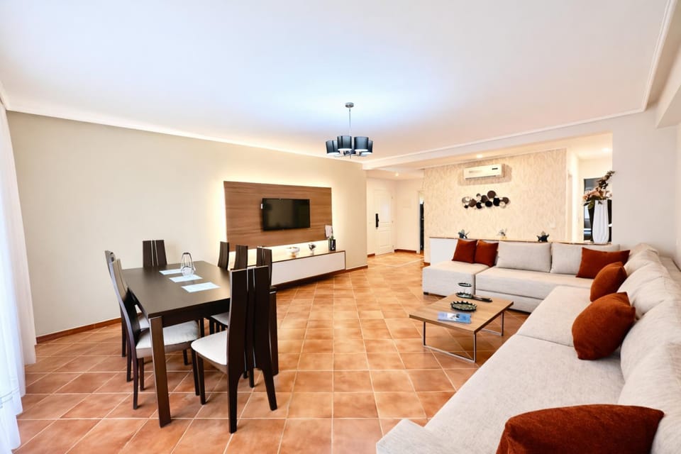 TV and multimedia, Living room, Seating area
