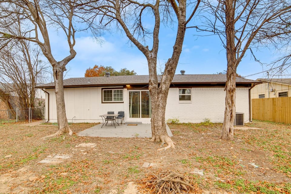 4 Mi to Joe Pool Lake! Cedar Hill Family Haven House in Grand Prairie