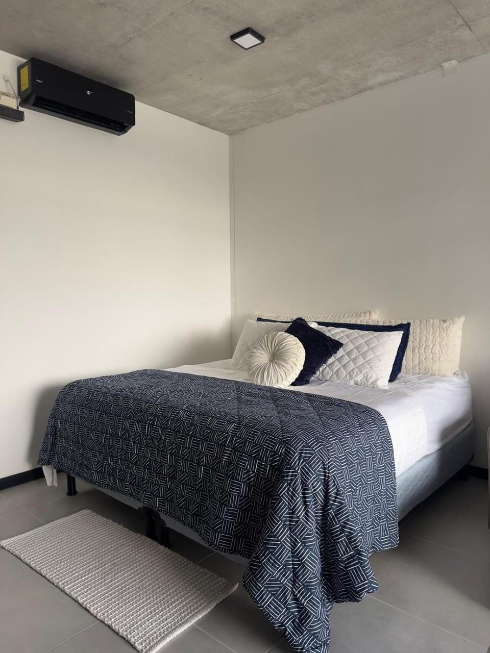 Bed, Bedroom, air conditioner