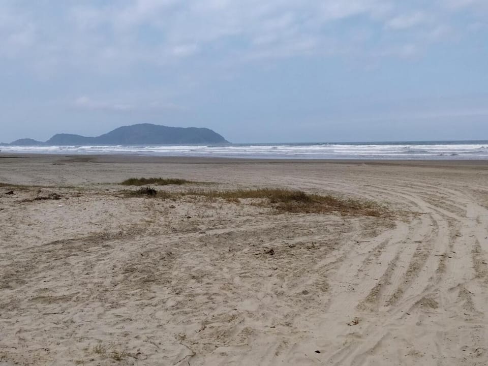 Apartamento a 200 metros da praia, Av Anchieta 7310, Bertioga Apartment in Bertioga