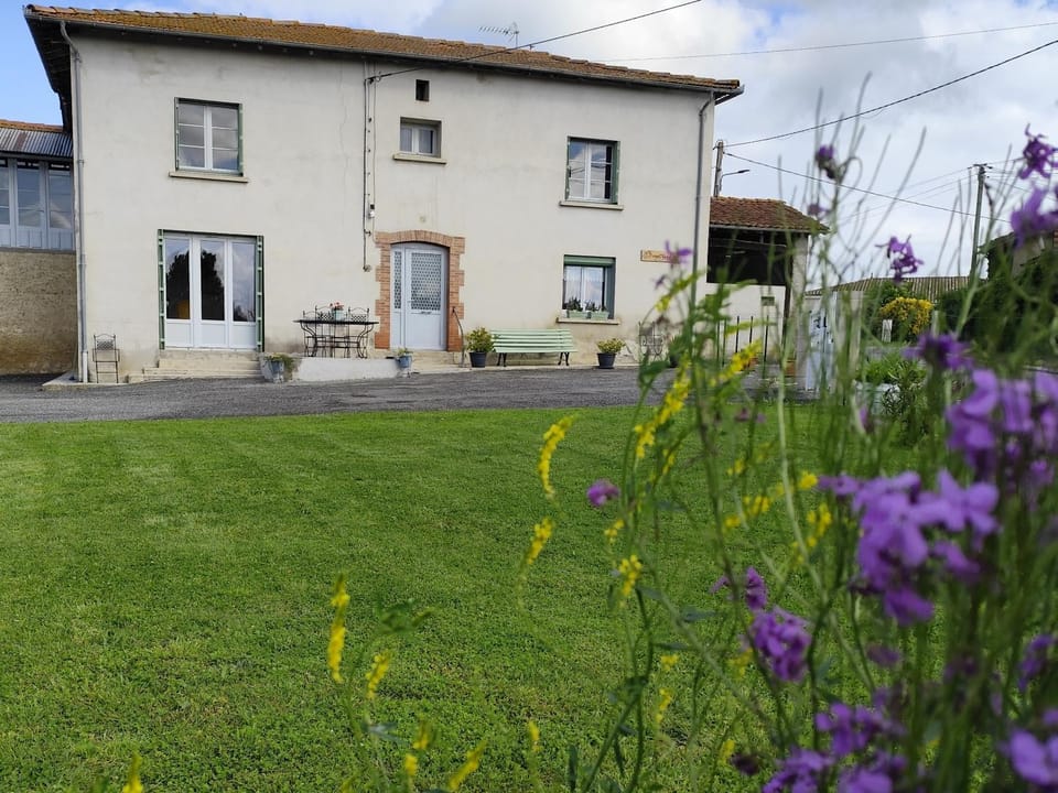 Property building, Spring, Day, Natural landscape, Garden, Garden view