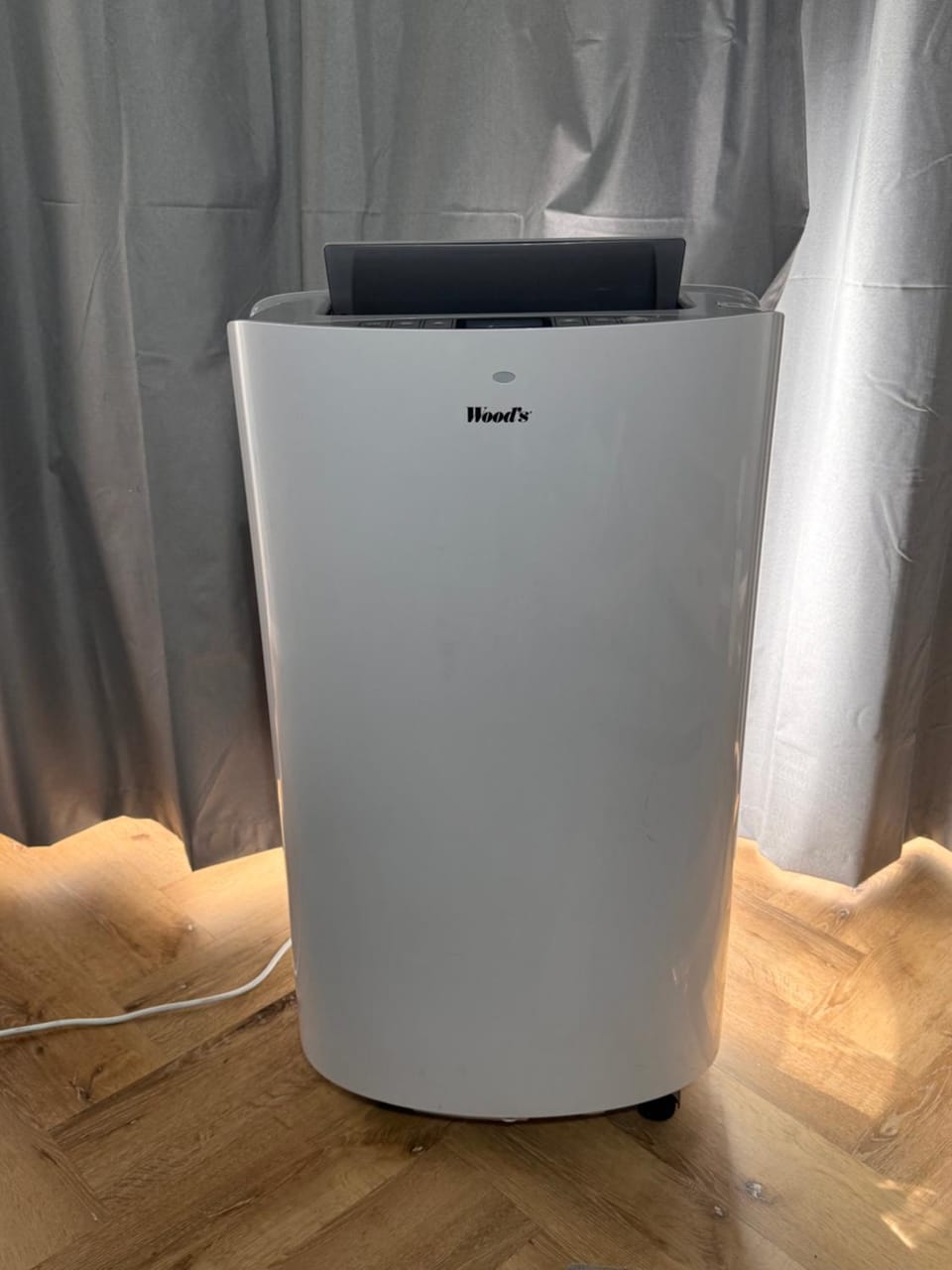 Air Conditioned Luxury 2-Bed Apartment,Office with Built-In TV King Bed, Private Entrance and free Parking Apartment in England