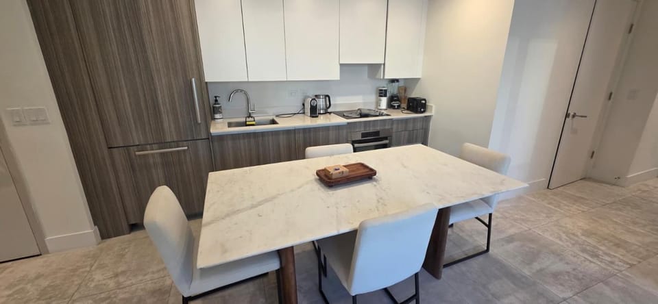 Modern Brickell Condo - Pool & Gym House in Brickell