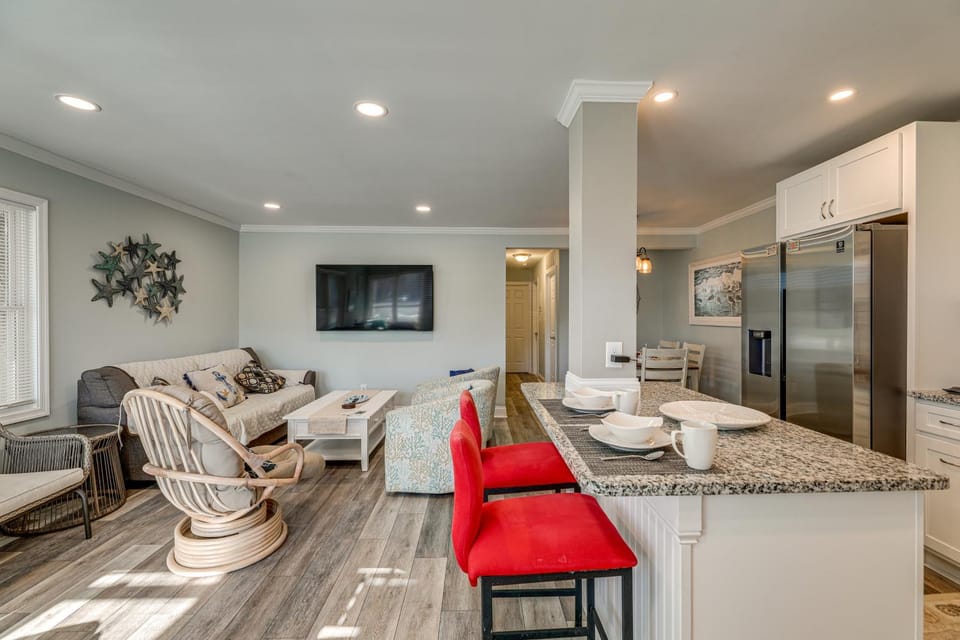 Coastal Gem - 1 Mi to Jolly Roger: Family Friendly House in Ocean City
