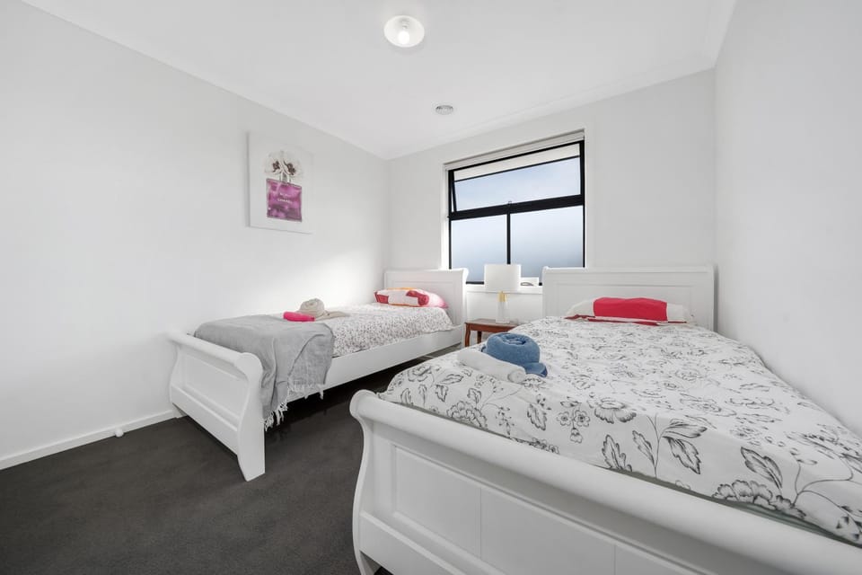 Brand New, Spacious, Breezy, Comfy, Luxury Home House in Berwick