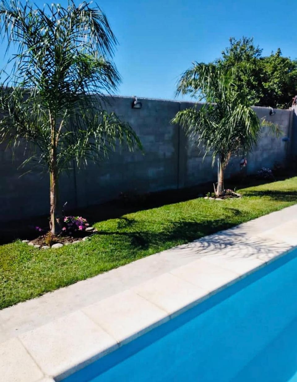 Quinta Altos del Prado House in San Nicolás de los Arroyos