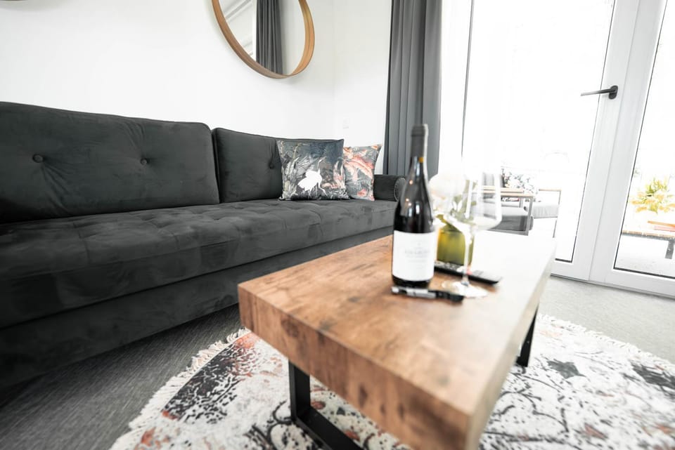 Living room, Food and drinks, Seating area, Drinks, Alcoholic drinks