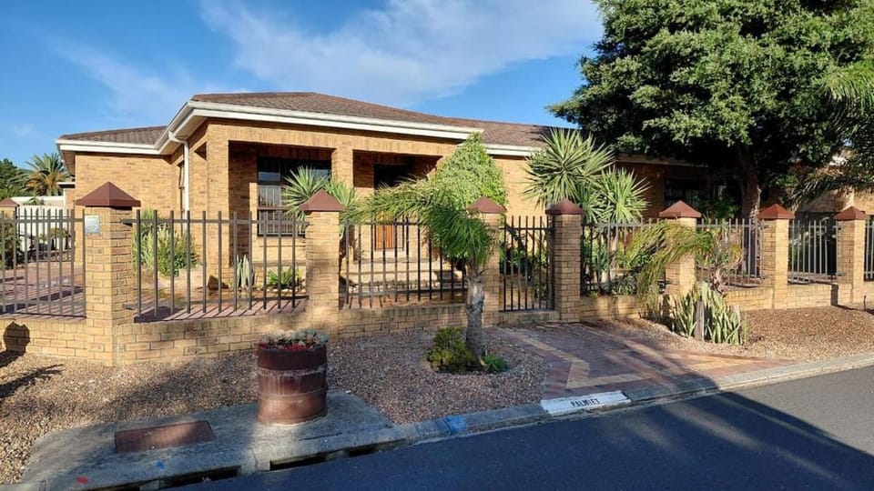 Property building, Garden, Garden view, Street view
