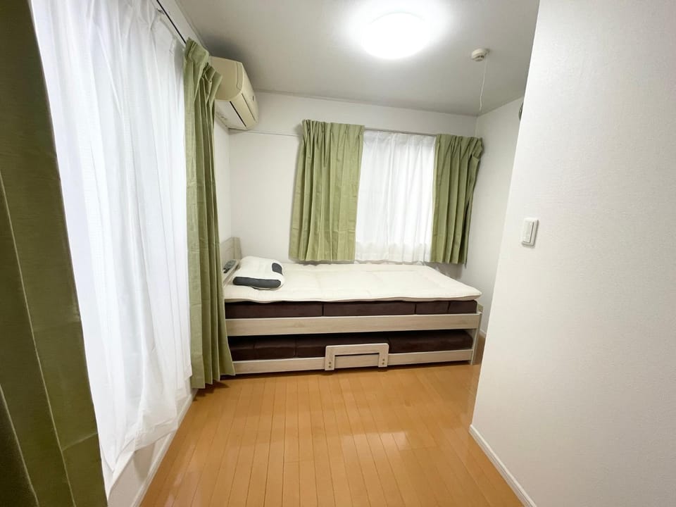 Prime Shinjuku - 12min to Kabukicho - Quiet Park Area - Entire House - 3BD 6Beds - 70 sqm 750 sqft Villa in Shinjuku