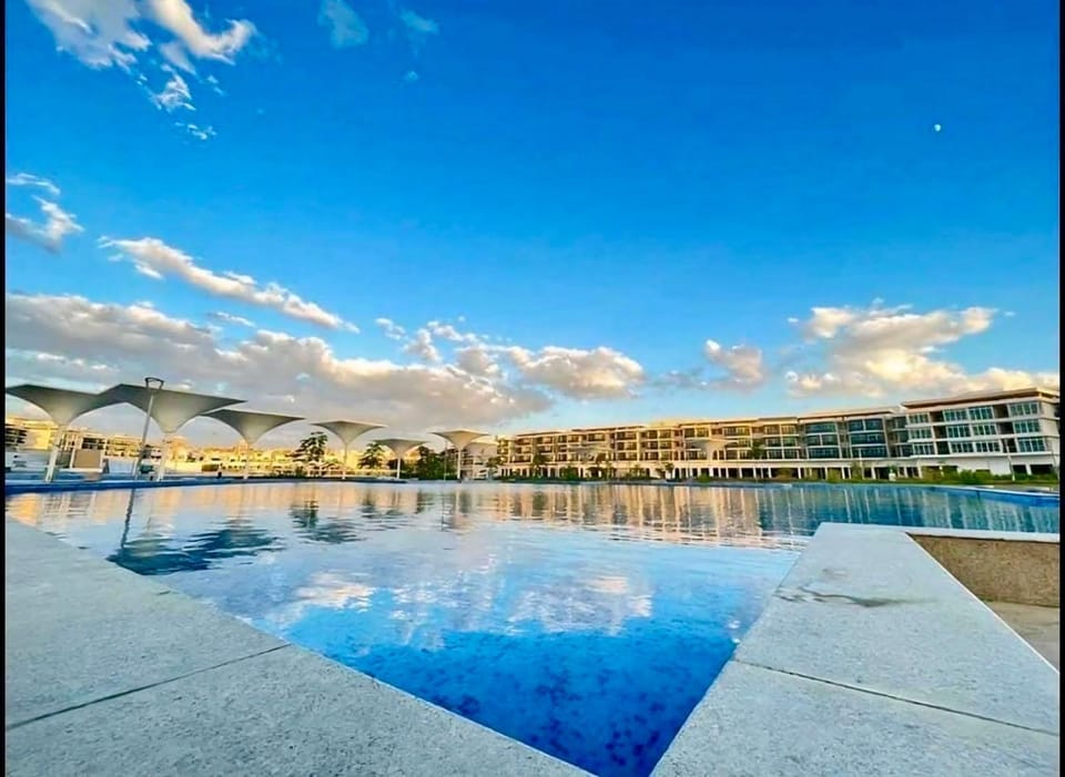 Day, Natural landscape, Pool view, Swimming pool, sunbed