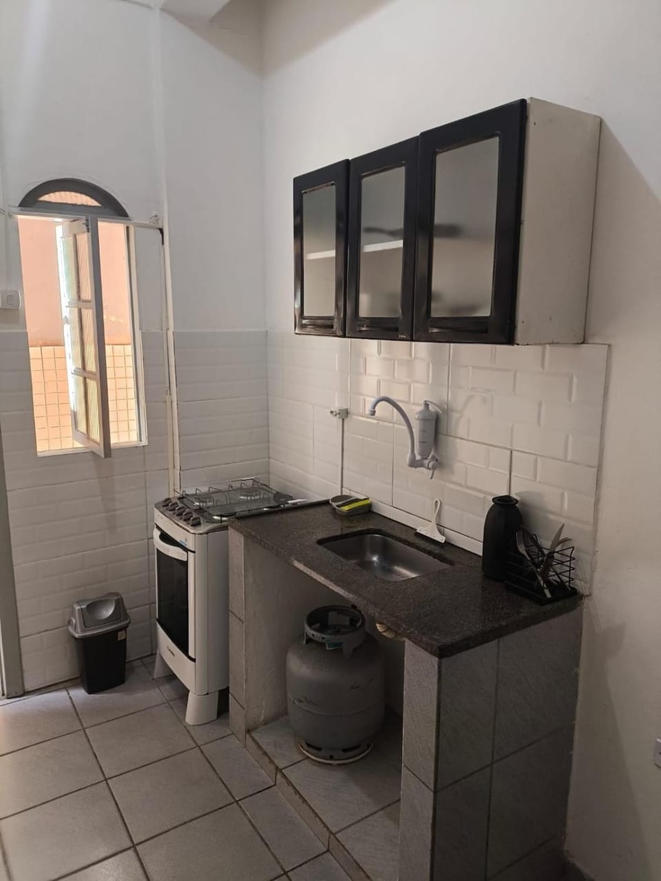 Apto térreo de um quarto com varanda, 550m da Praia de Itaparica House in Vila Velha